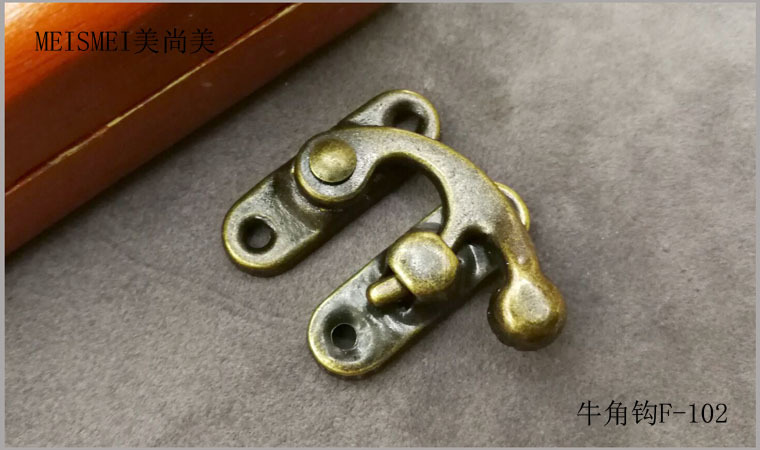 28*34mm bag buckle, horn hook, antique lock buckle, packaging box, bag hardware accessories, buckle, small bronze color pic 12