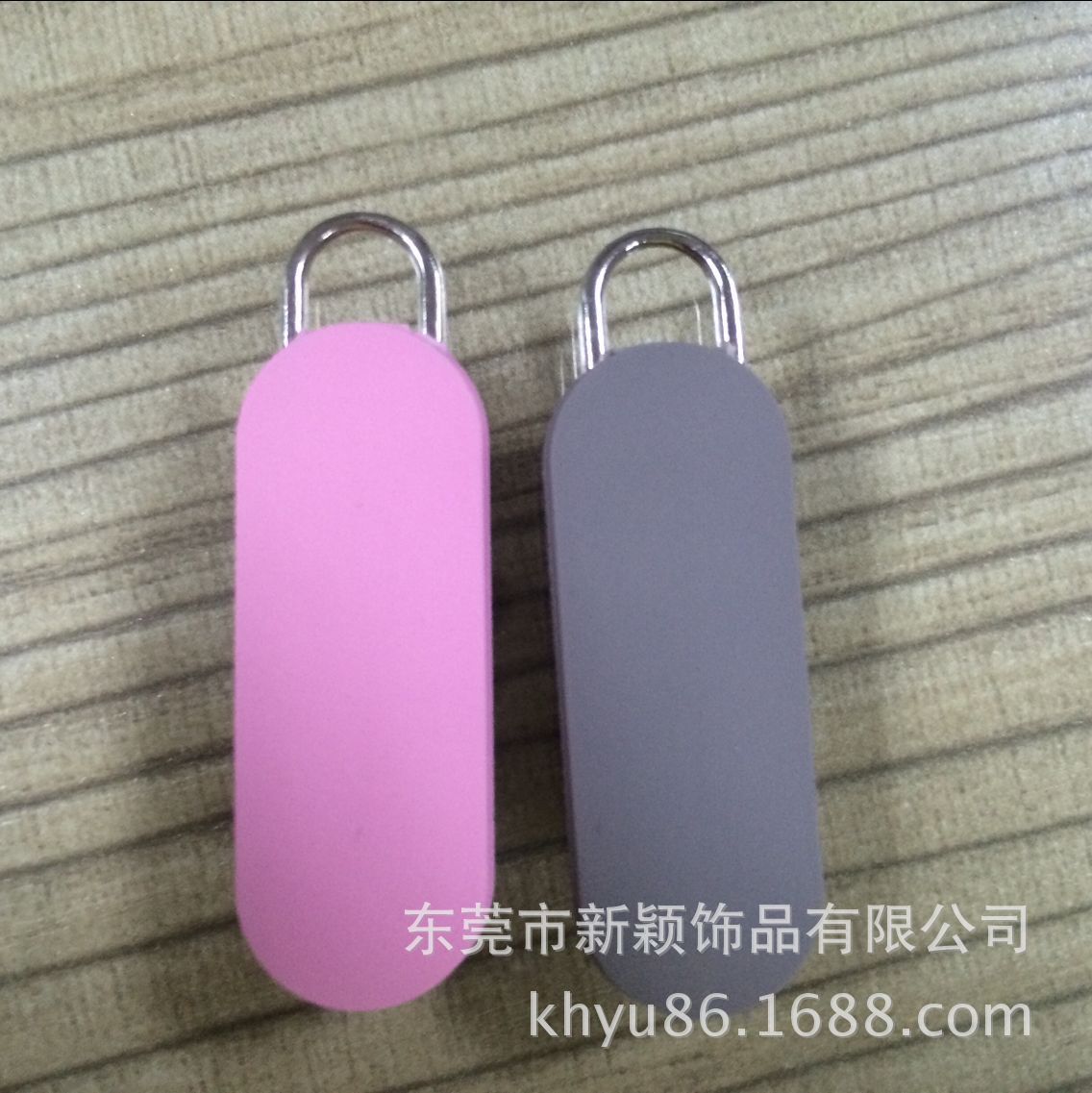 工厂优惠供应PVC软胶拉牌滴胶logo硅胶拉片 鞋帽服饰箱包拉头拉尾详情15