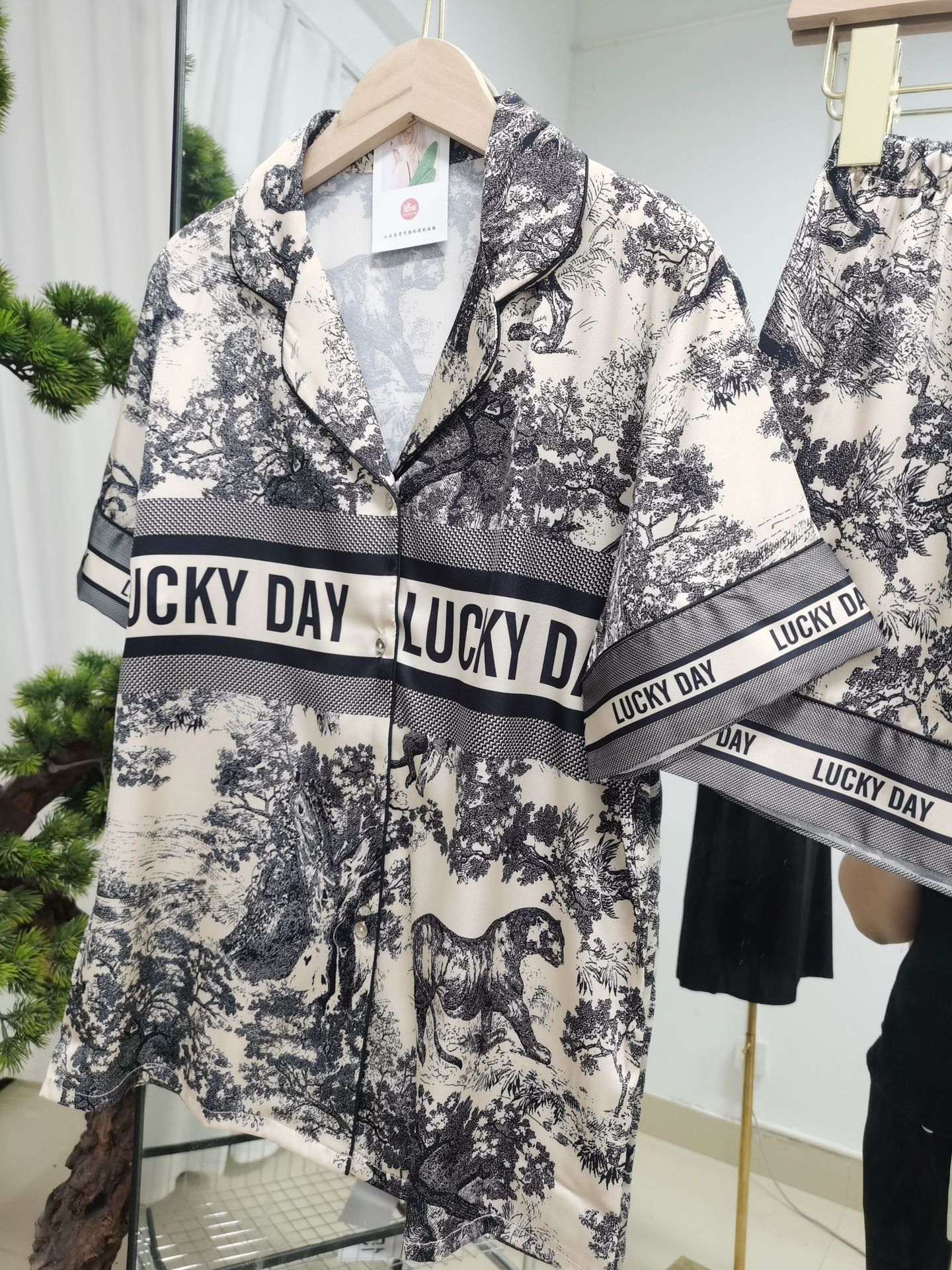 丛林秘境短袖短裤情侣冰丝睡衣女丛林大码时尚印花D家山水画轻奢详情3