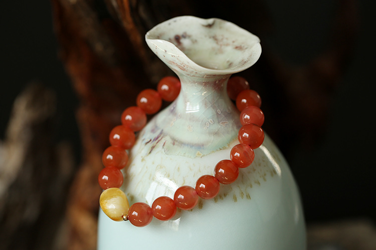 Natural Liangshan Nanhong bracelet 9mm cherry red bracelet paired with beeswax conical beads, a fresh and fashionable style pic 3
