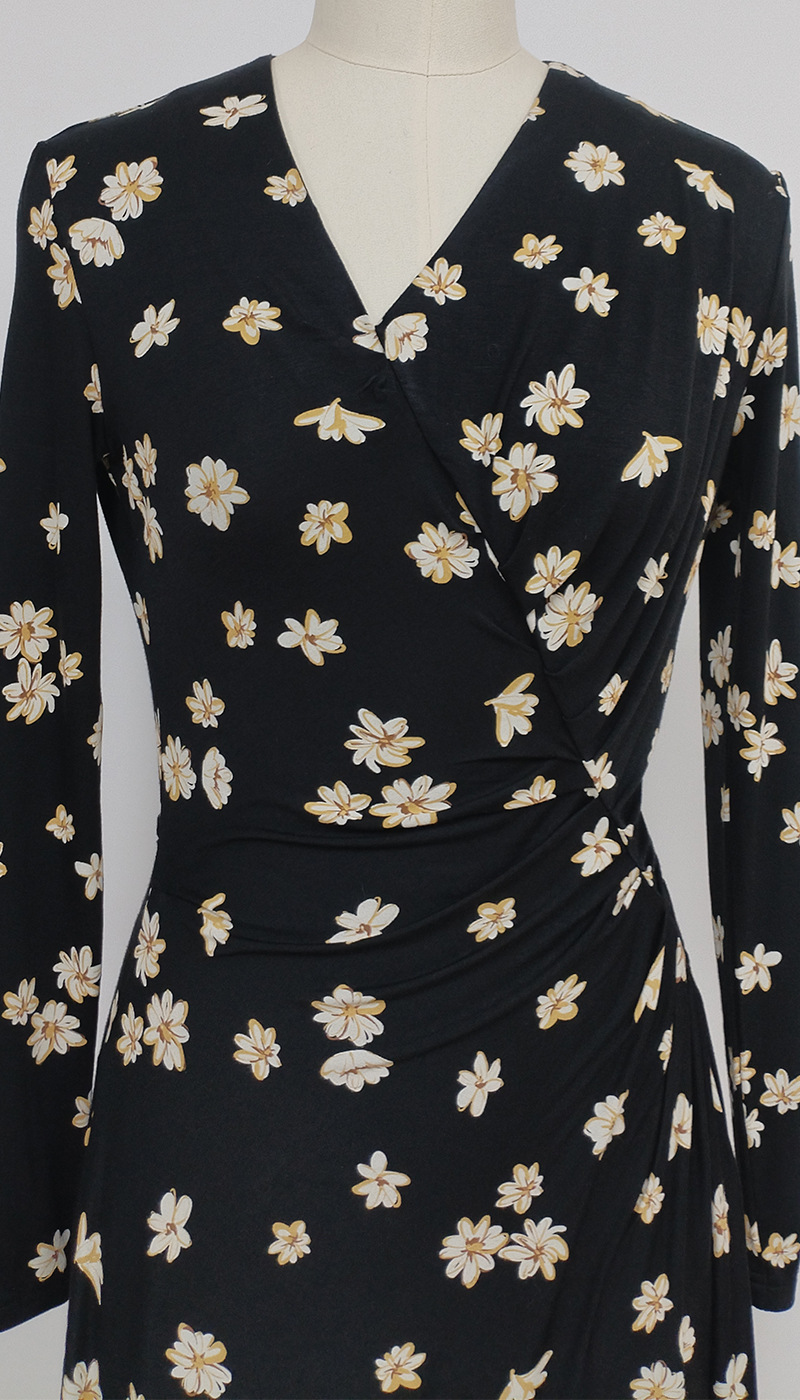 黑底印花小雏菊碎花连衣裙女夏季新款法式V领显瘦性感气质开叉裙详情4