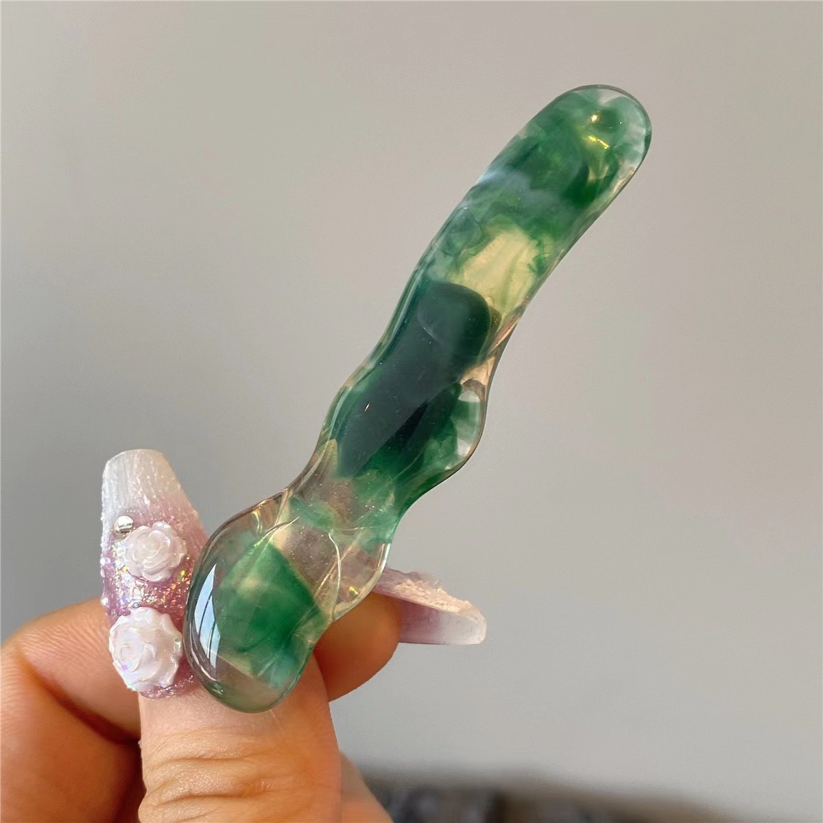 Korean irregular acrylic wavy hair clips, 2023 new retro side one-line bangs clips, side clips pic 8