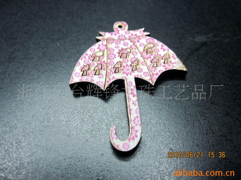 厂家直供应卡通纽扣木棒木纽扣木项链木圈木球木珠木夹子木挂件详情3