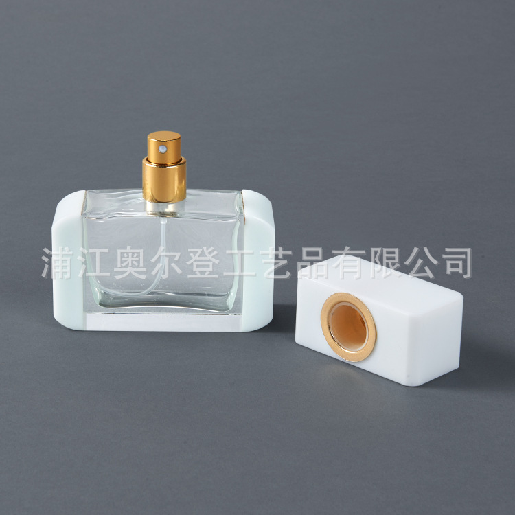 Wholesale car perfume bottles 50ml, square perfume bottles, custom K9 spray essential oil bottles, empty bottles, high-end Middle East pic 2