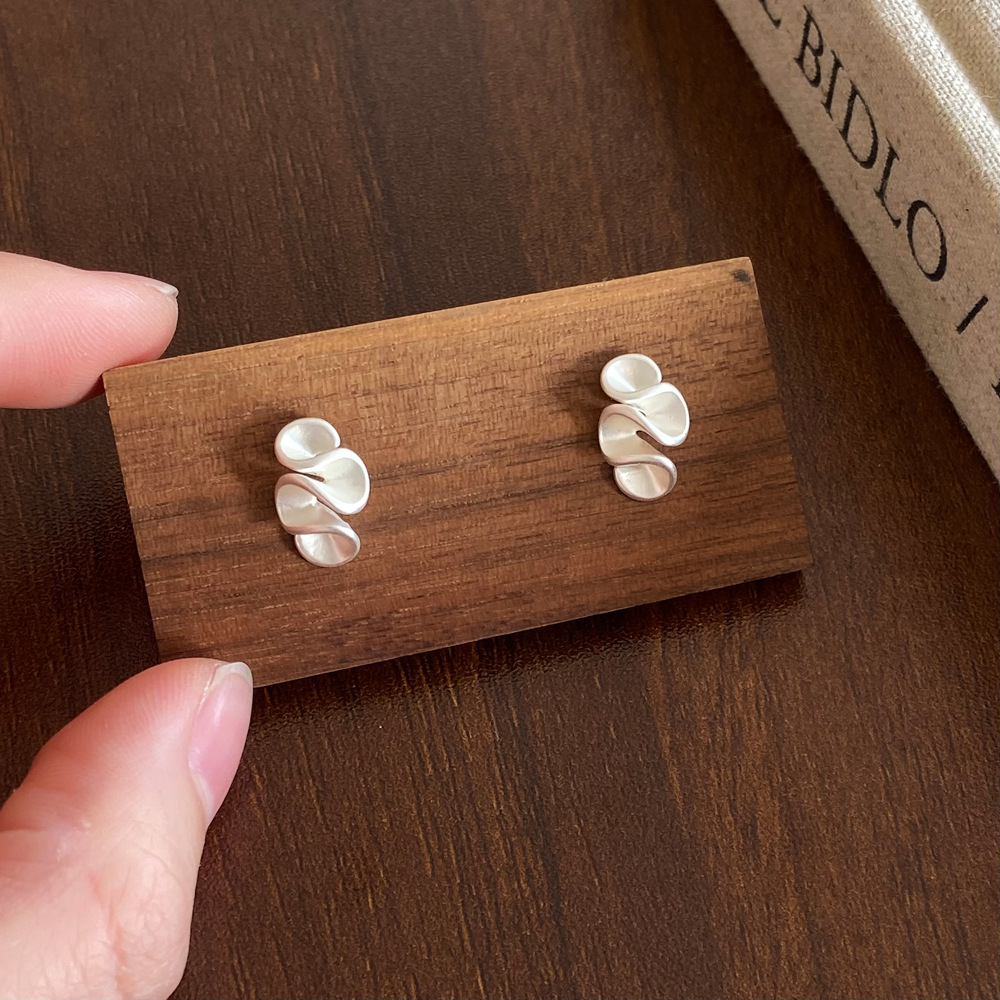 New niche design matte small irregular pleated cream flower stud earrings, light luxury and fashionable style, versatile pic 9