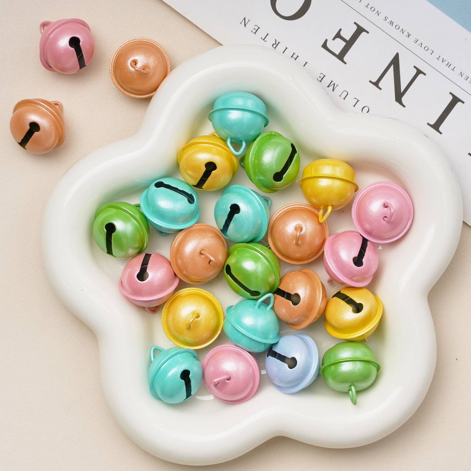 Pearlescent bell ~ New colorful lacquered pet bell keychain, mobile phone chain, bell diy accessory material pendant pic 9