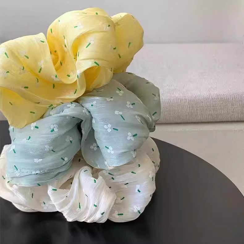 小清新春夏新款黄色绸缎大肠发圈女花朵碎花马卡龙色头花发绳盘发详情3