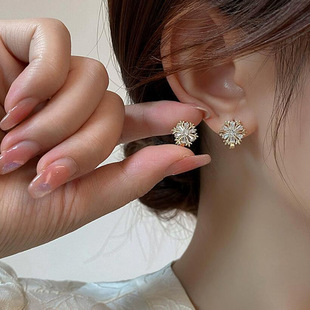 Gold and silver simple matte ear loops and ear buckles, 2025 new style exaggerated earrings, niche and unique, round face slimming earrings for women pic 30