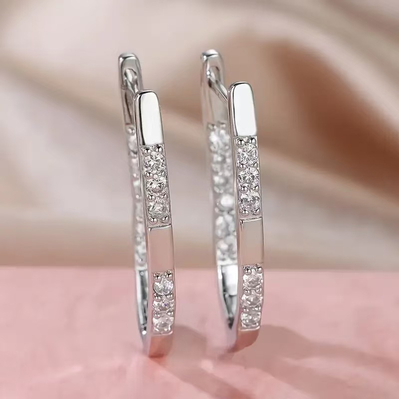 The new fashionable micro-inlaid zircon V-shaped high-end earrings are unique geometric earrings for women, with a distinctive and niche style that exudes a trendy vibe pic 8