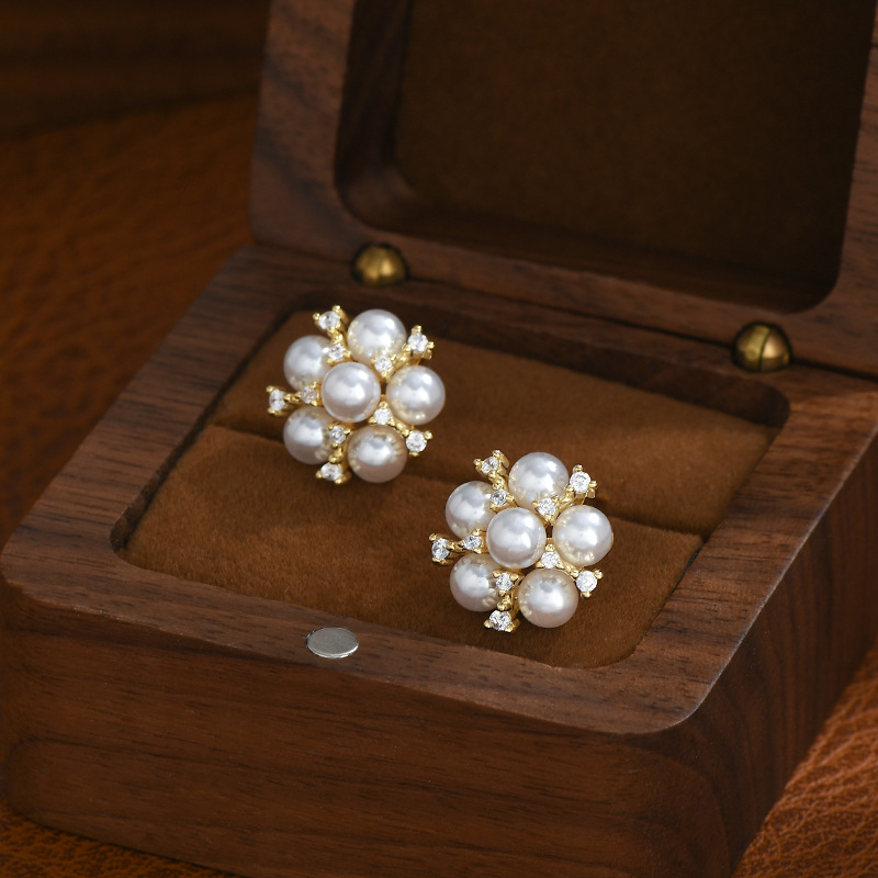 秋冬新款微镶锆石气质耳钉女S925银针复古法式珍珠花簇耳坠耳饰品详情4