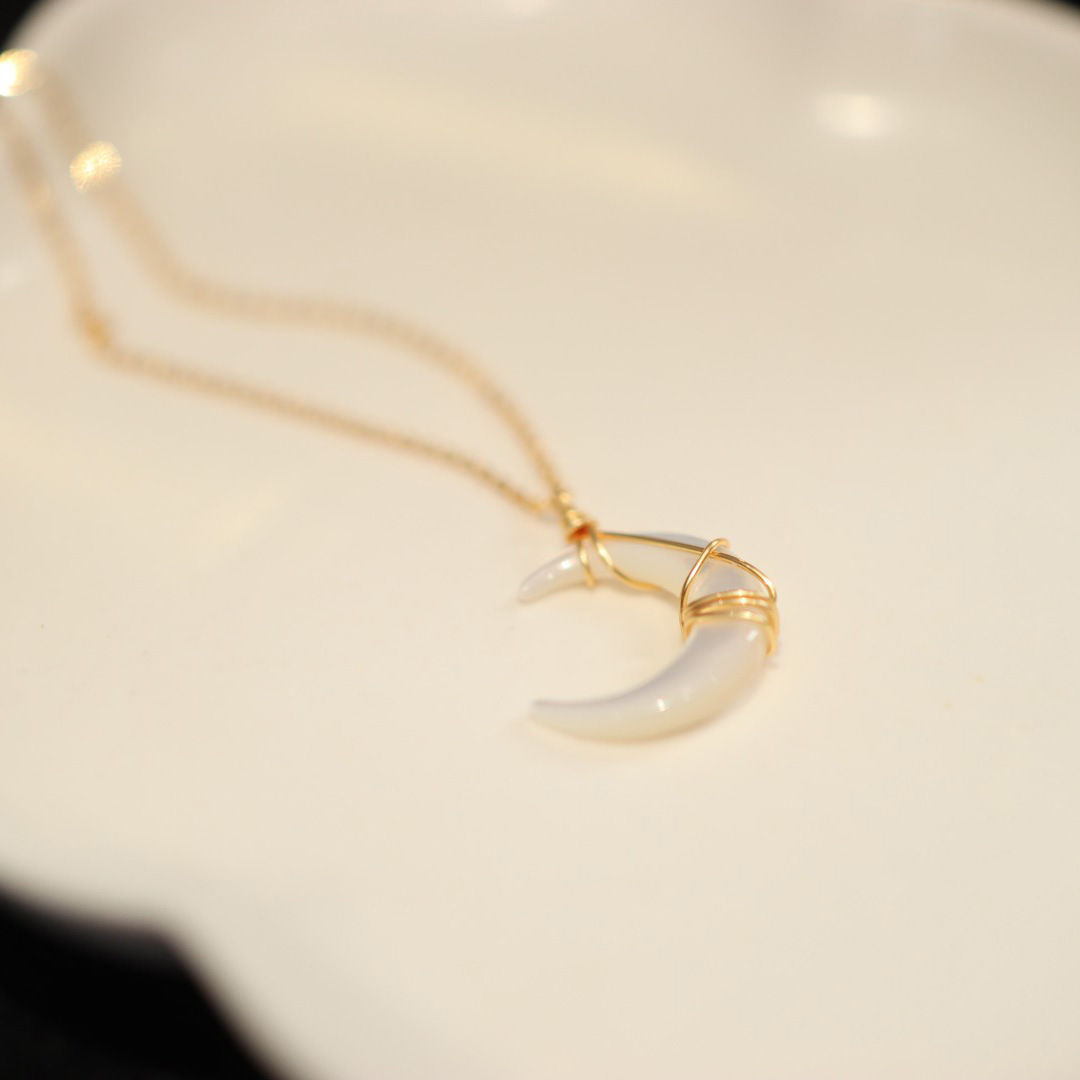 A hand-woven disc shell necklace, moon pendant and retro pendant necklace with the same style as Canglan Jue Gu LAN as a small gift pic 18