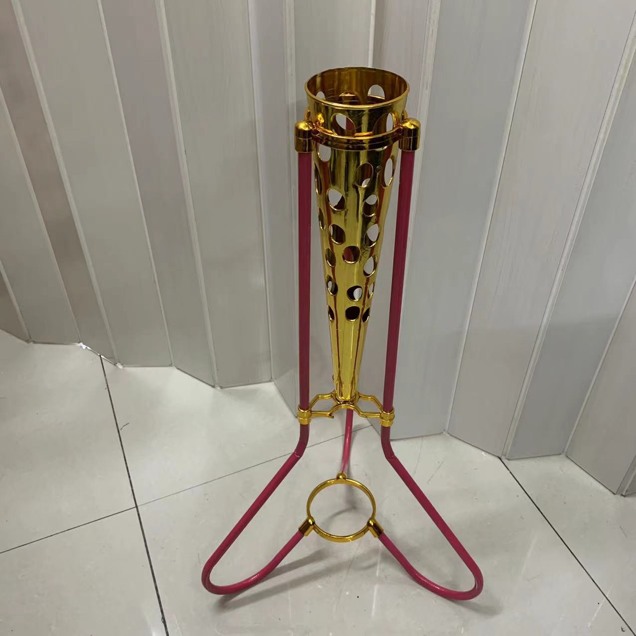 Wedding decoration baskets, welcome baskets, golden baskets, iron baskets, atmosphere setting supplies, corridor baskets, iron stand props pic 22