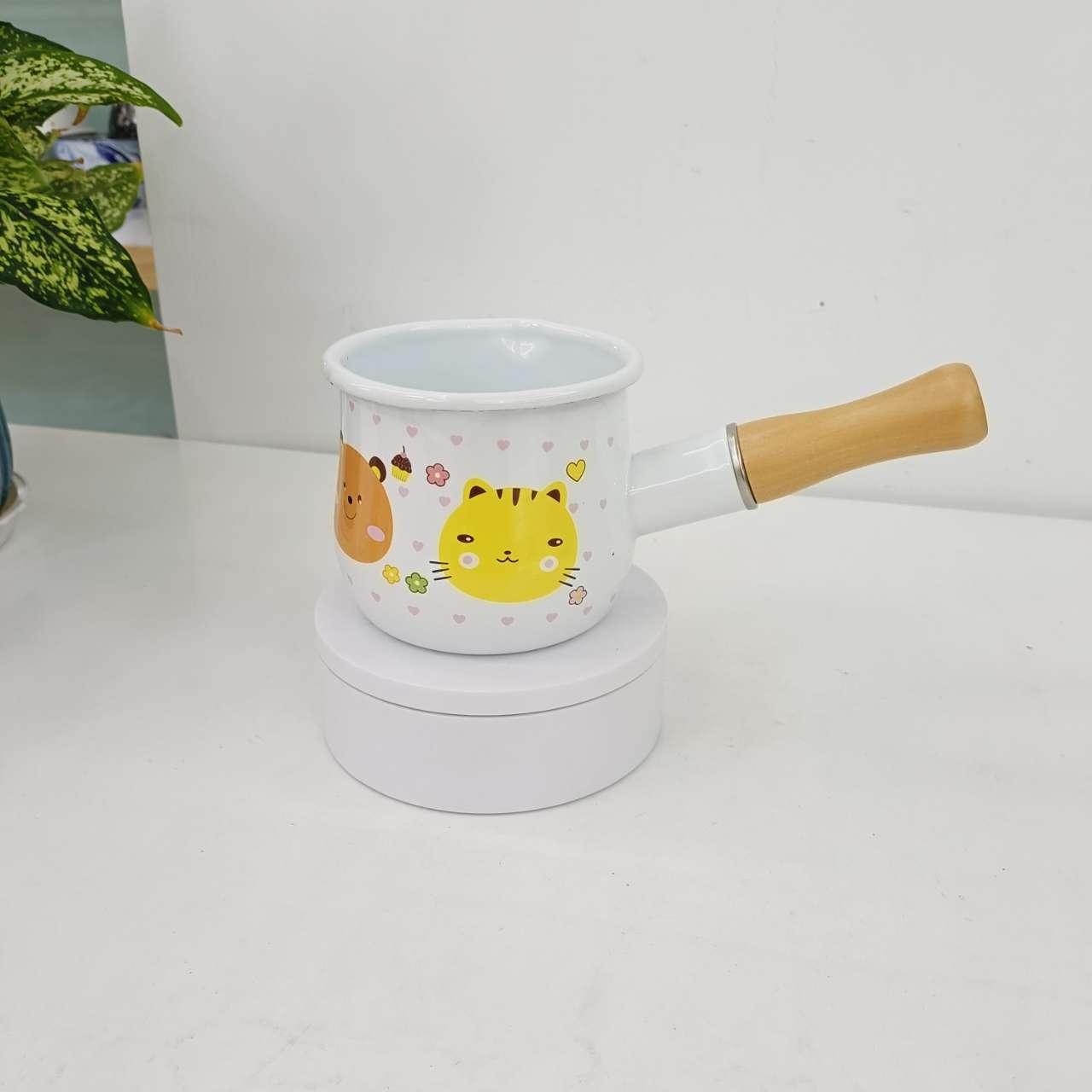 Thickened enamel milk cup, cute INS style, fresh and adorable. Enamel single-handle milk pot, wooden handle, Japanese and Korean enamel kitchenware batch pic 15