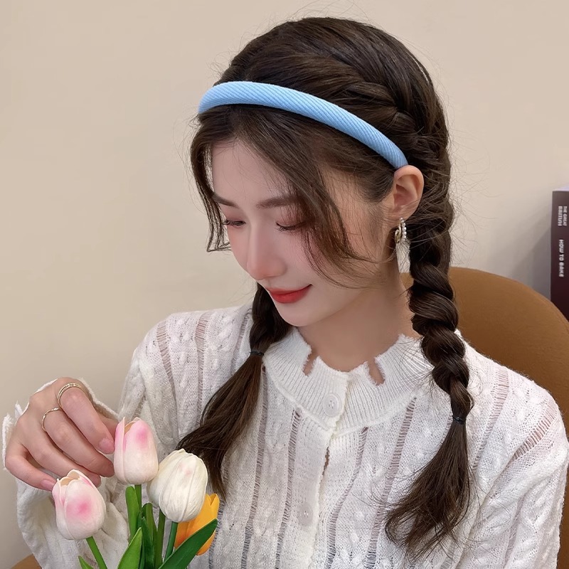 Klein blue hair band is a versatile summer accessory for women going out. It features a high-end, trendy hair band and a French retro hair tie headband pic 14
