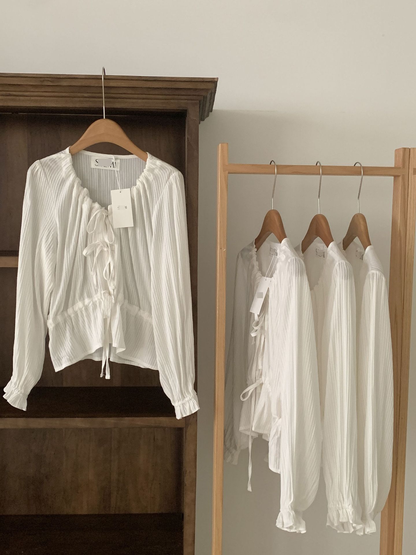 In-stock 2024 autumn new style, the same stylish bow tie drawstring shirt as Han So Hee from Dongdaemun, South Korea pic 16