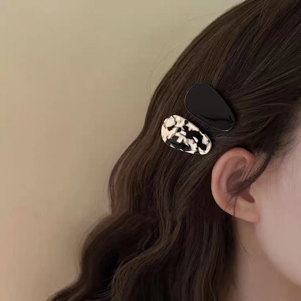 A new Korean style with a unique and stylish side clip, duckbill clip, simple, cute and fashionable bangs clip, hair accessory for women pic 35