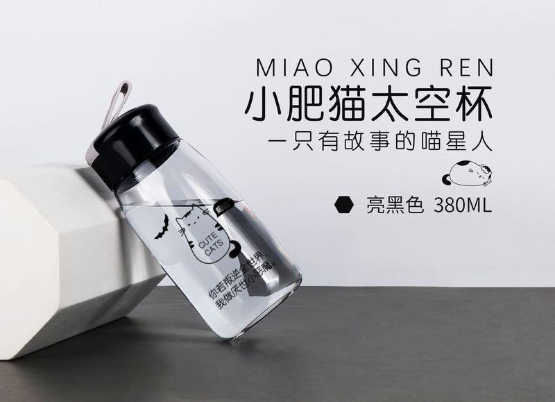 Binking nuevo venta directa de fábrica transparente de dibujos animados de color con la mano taza de plástico deporte simple para hombres y mujeres estudiantes copa espacio pic 7