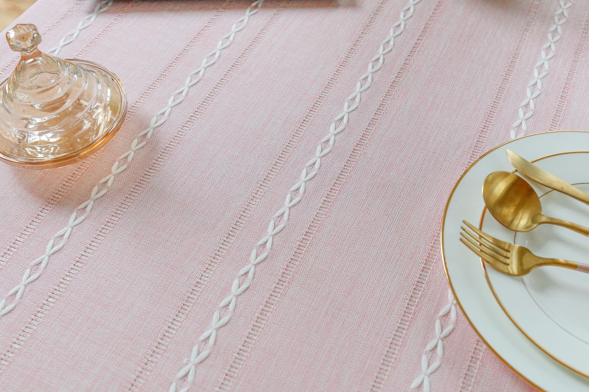 Cross-border retro country tablecloth, green hollowed-out decoration, cotton and linen tablecloth, embroidered decoration, party restaurant picnic mat pic 7