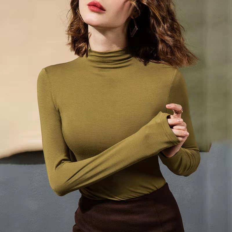 The 2022 autumn and winter new style base shirt for women is a semi-high-neck long-sleeved solid color with black fungus edges, paired with a fitted and warm German velvet top pic 4