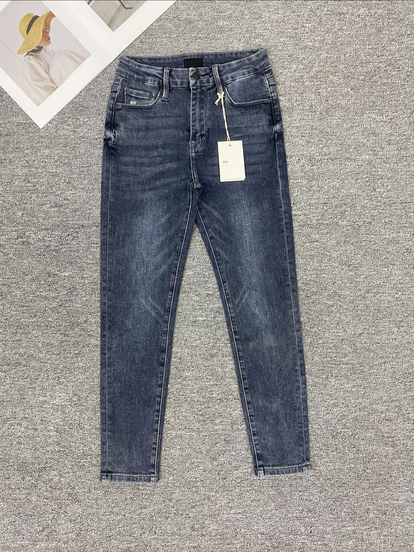The new Mother high-waisted 9-inch high-elasticity skinny jeans, which are the same style as those worn by European and American bloggers, can lift the buttocks and make you look slimmer. Korean style jeans for women pic 29