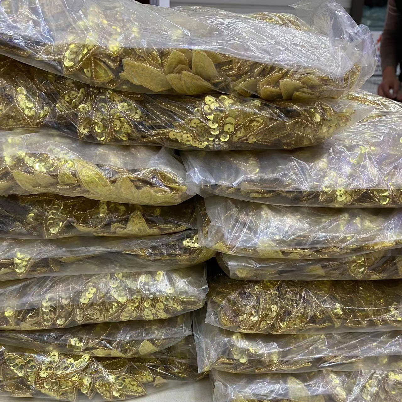 Estilo europeo y americano dorado lentejuelas accesorios accesorios de pelo hechos a mano con cuentas zapatos y sombreros accesorios de ropa venta directa de fábrica al por mayor pic 7
