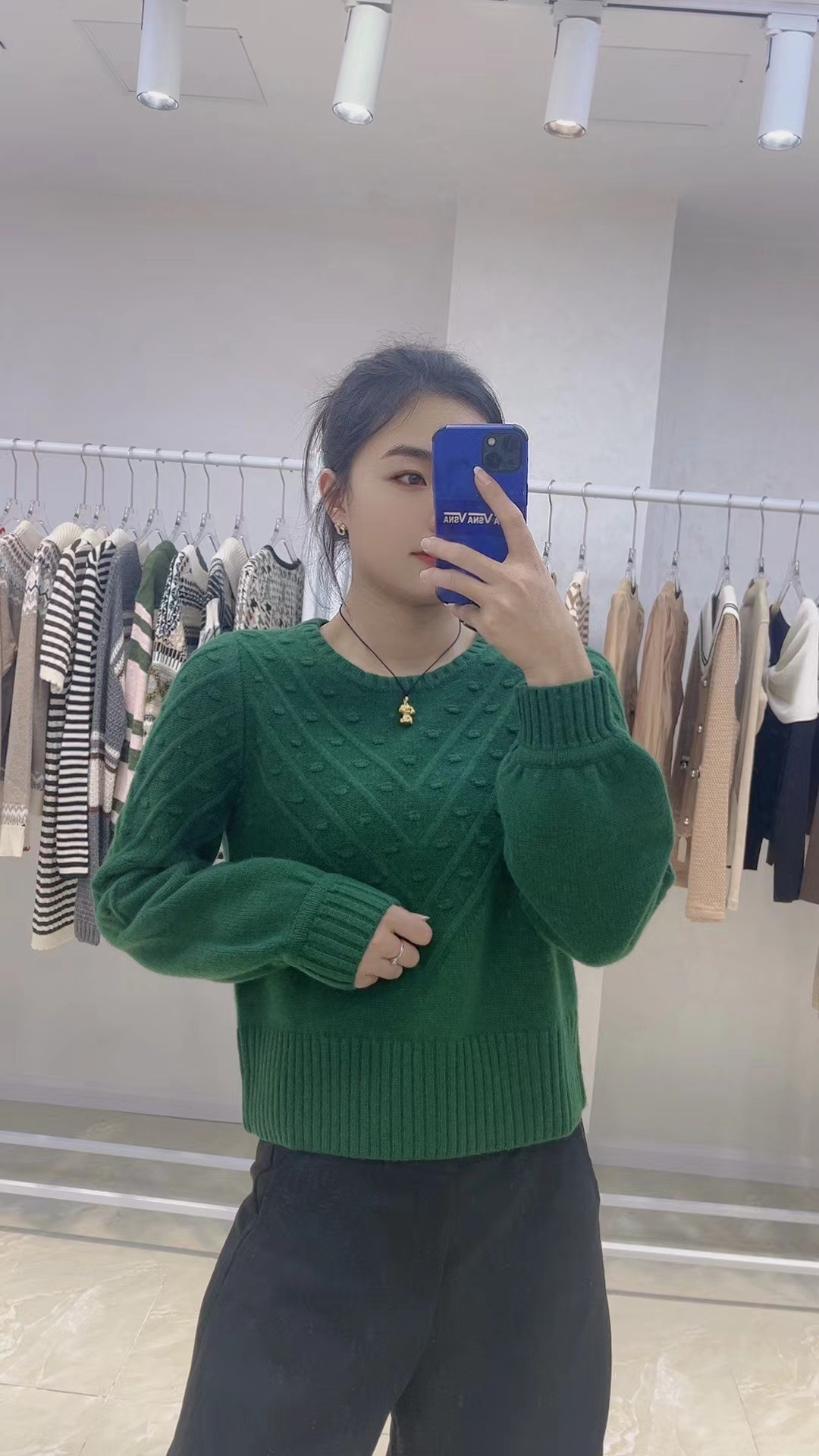 2023秋冬新款加厚纯毛羊毛衫女圆领套头设计感绿色灯笼袖打底毛衣详情3