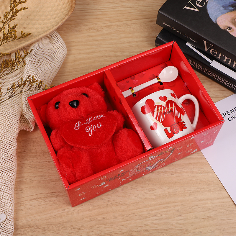 外贸专供情人节陶瓷杯咖啡杯套装情侣礼品毛绒小熊带手柄勺礼盒详情3
