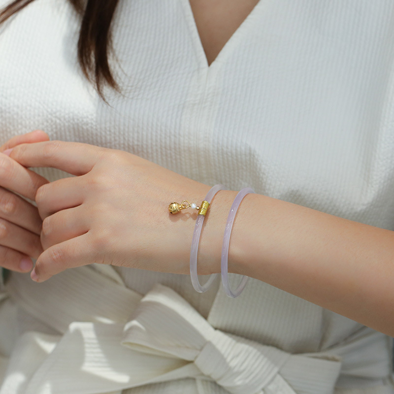Natural chalcedony jingle bracelet, simple and elegant beauty bracelet for young girls, gold-swallowing beast pendant, fine bracelet manufacturer wholesale pic 11