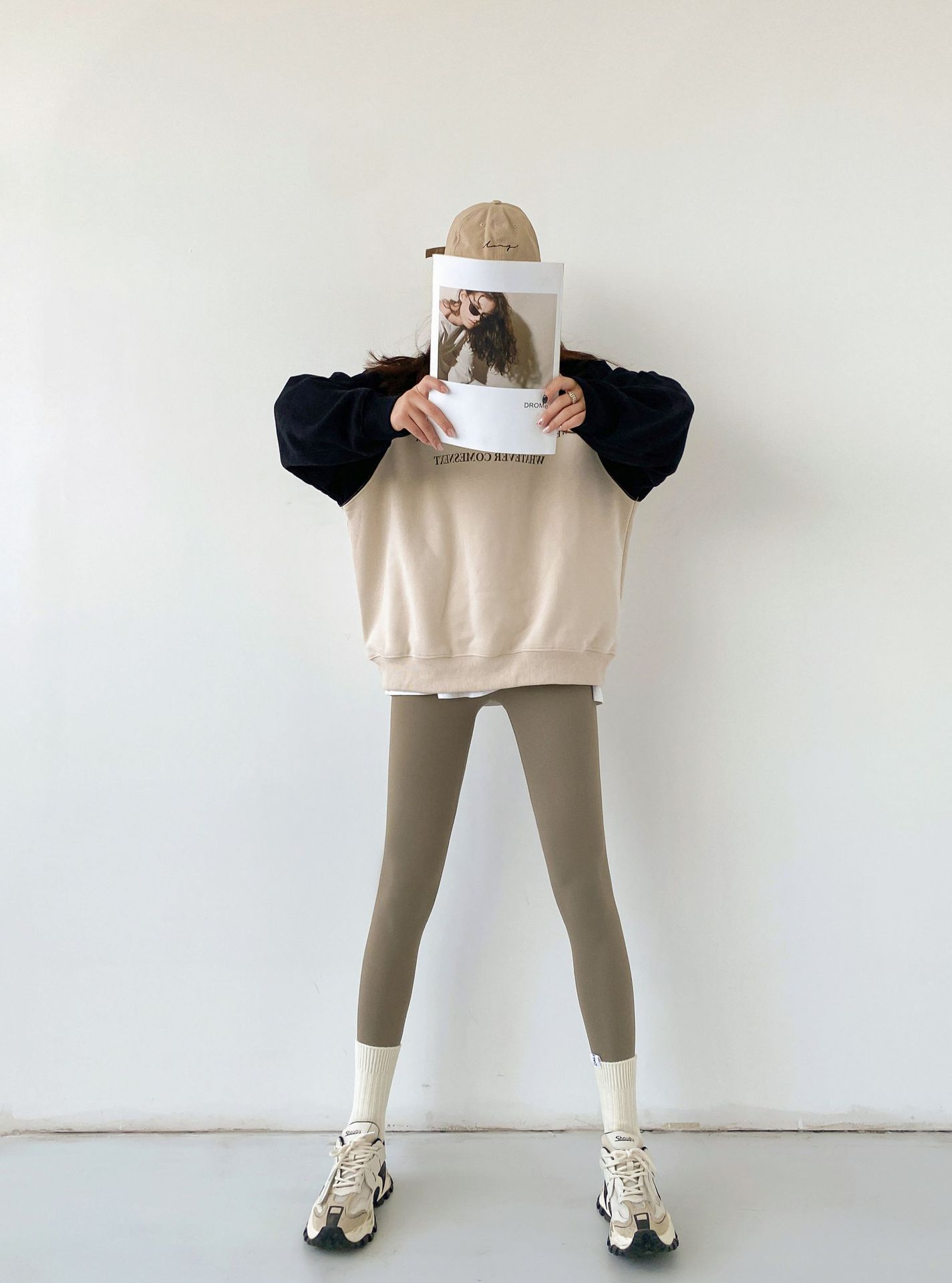 Wholesale of 2023 Spring and autumn tight-fitting high-waisted leggings, water-sparkling Barbie pants, a must-have for lifting buttocks, 9-inch pants, a one-piece replacement for women pic 1