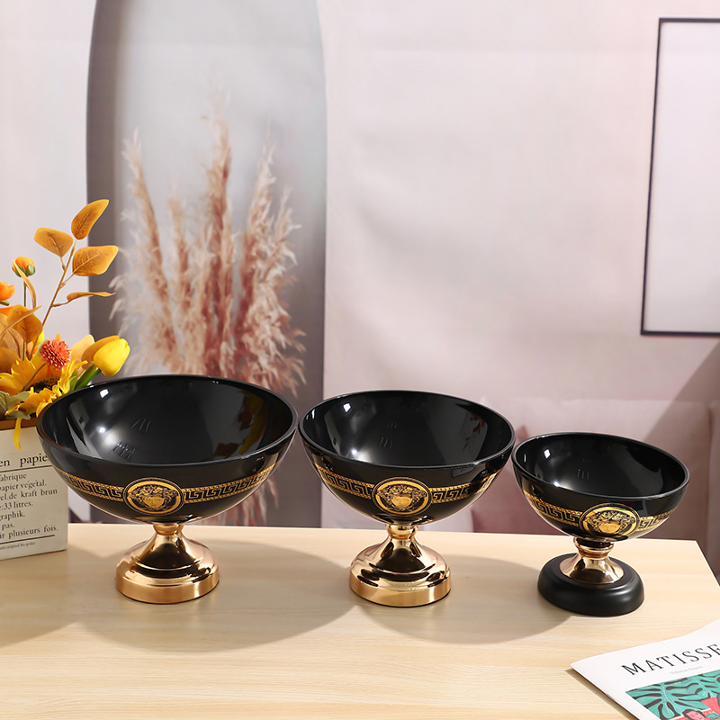 A new European-style black ceramic fruit plate for the living room table. The golden head fruit plate is an elegant and personalized light luxury ceramic decorative item pic 1