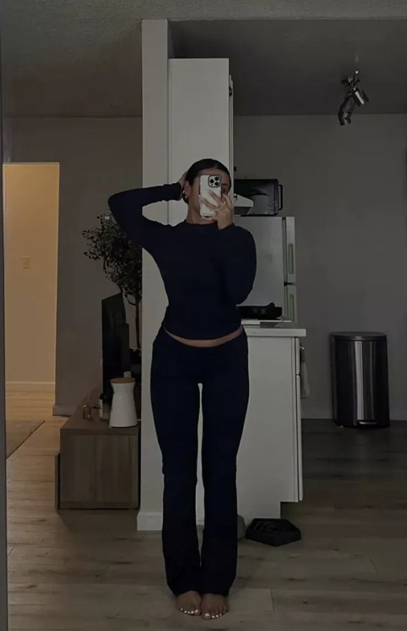 欧货早秋装2023年新款女装高级感时尚港风复古两件棉质休闲套装详情13