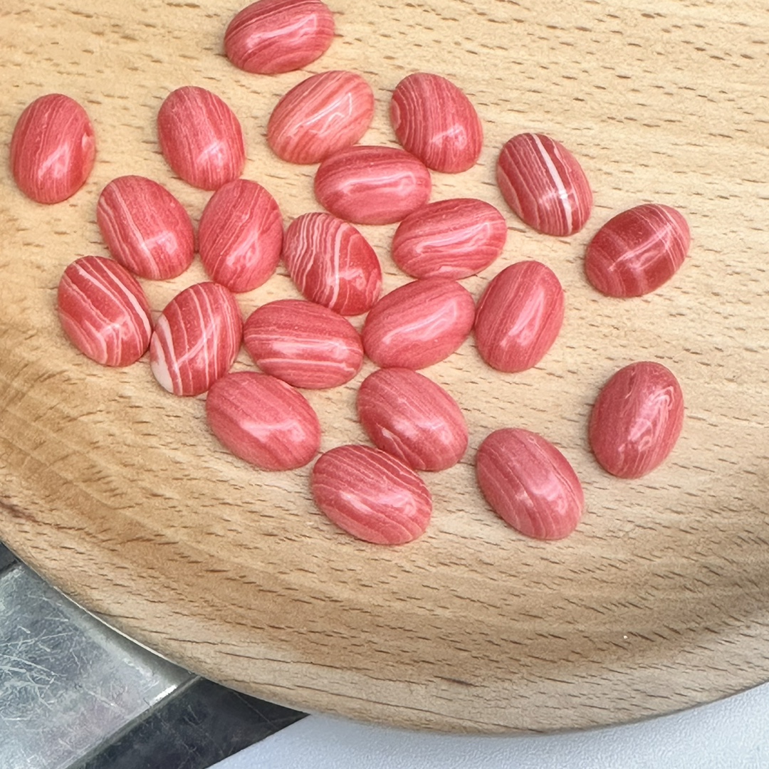 The manufacturer is selling a new type of synthetic red-patterned pine nut shaped ring face, European and American fashionable crystal bare stone accessories wholesale loose beads pic 3