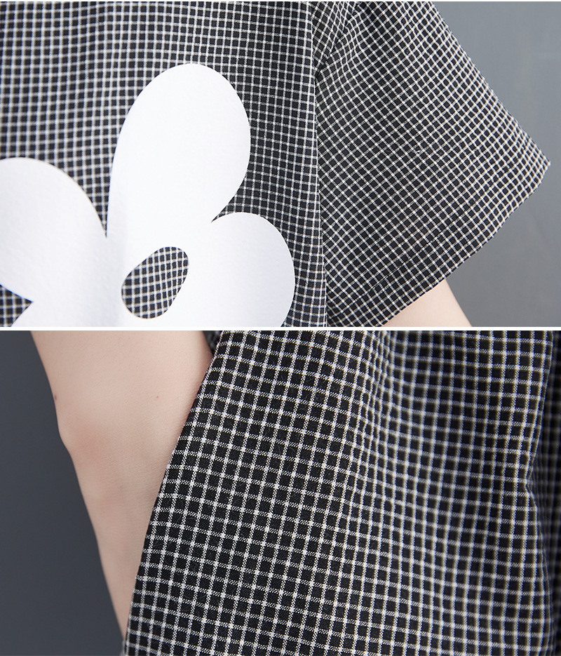 A real photo of a large-sized, loose, retro, and fresh round-neck printed dress with small checks in summer pic 16