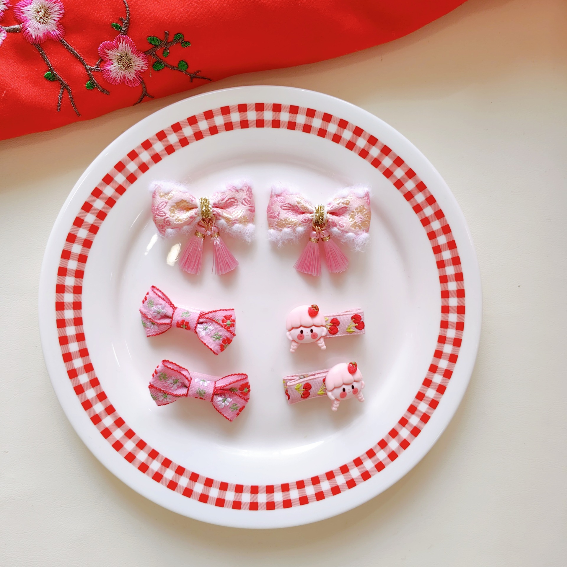 Factory wholesale baby hair clips, New Year red Hanfu birthday hair accessories, baby tassels, bows, New Year small clips pic 7