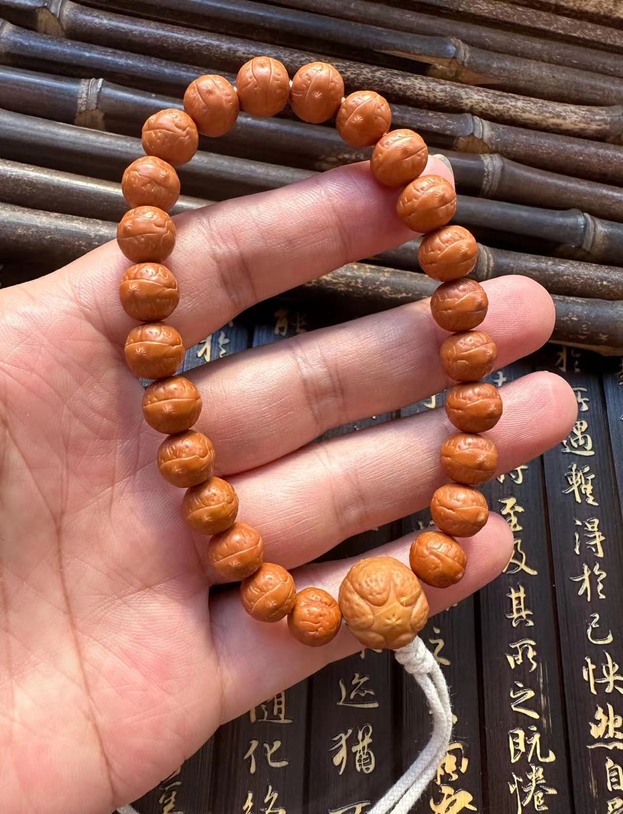 精品猴头菩提雕刻10mm凤眼手持珠鲨鱼背龙须虎爪老型桶珠京八棱财神大土豪猴头菩提子佛珠念珠盘玩手串文玩手链文玩手串详情25