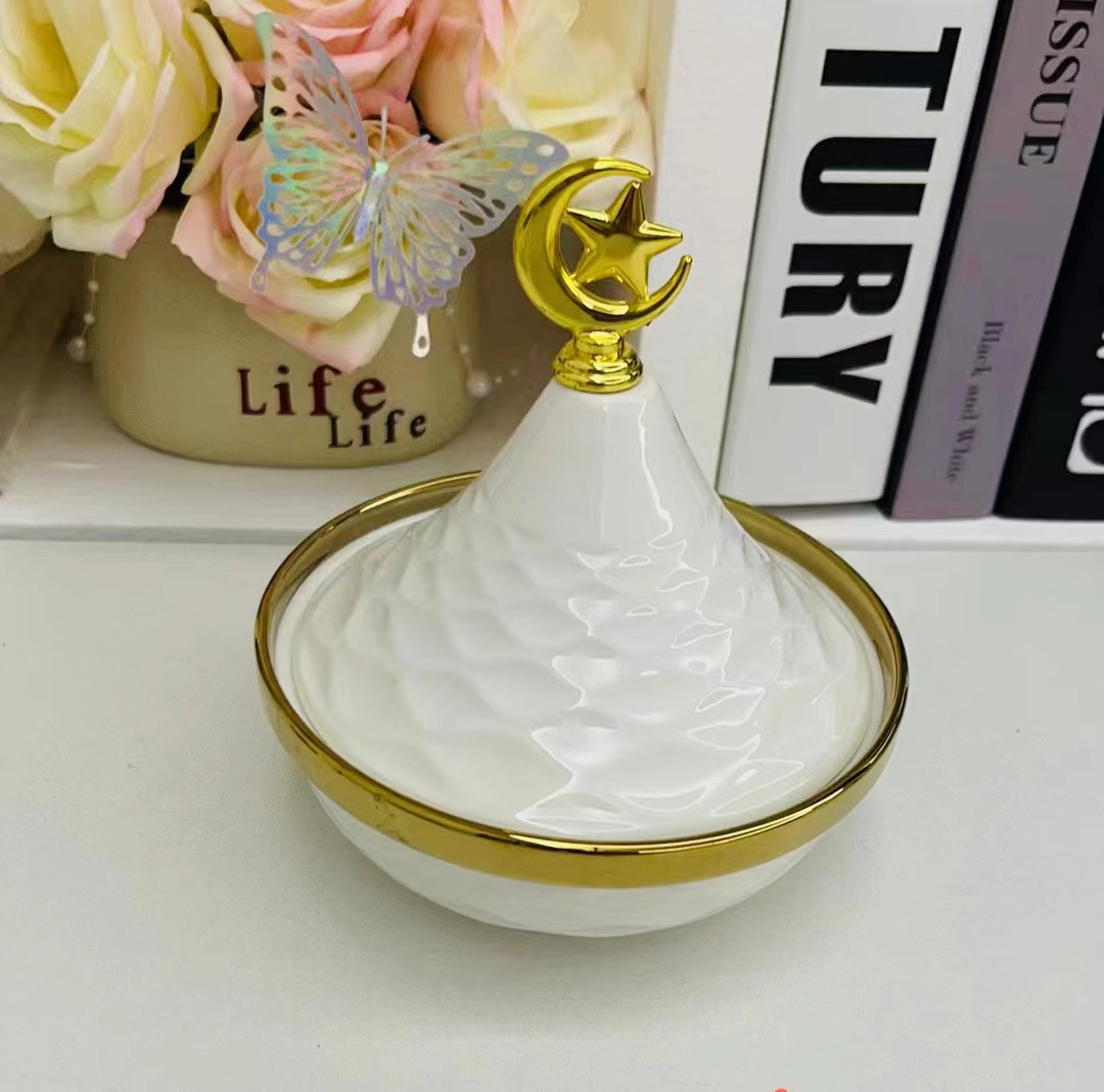 Light luxury home furnishings: multi-compartment fruit plates, dessert prints, covered bowls, European-style golden ceramic tea cups and plates, porcelain pic 15