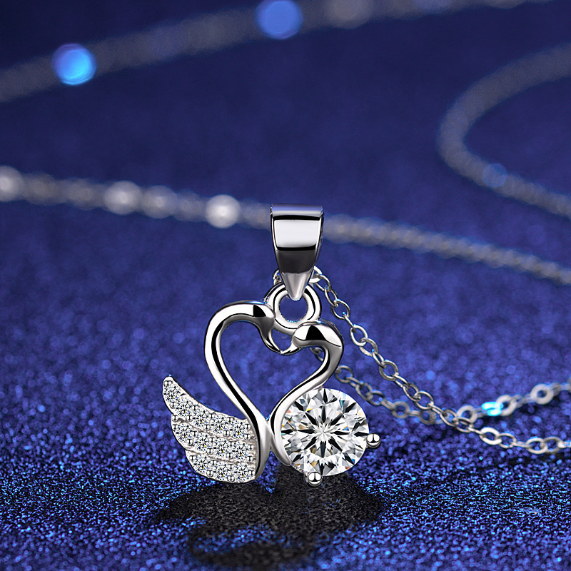 A high-quality imitation D-color moissanite four-leaf clover female pendant with eight hearts and eight arrows from a live-streaming product by a popular influencer on Kuaishou and Douyin pic 12