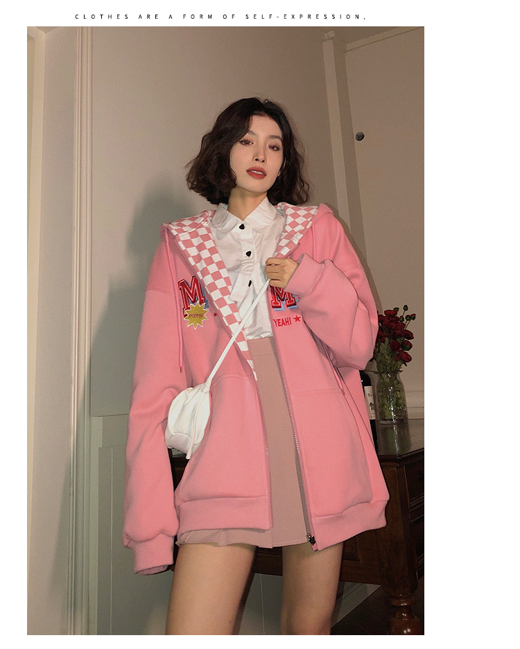 A woman wearing a cardigan with a hood on both sides in a loose pink, niche design with a checkered pattern is particularly stylish pic 26