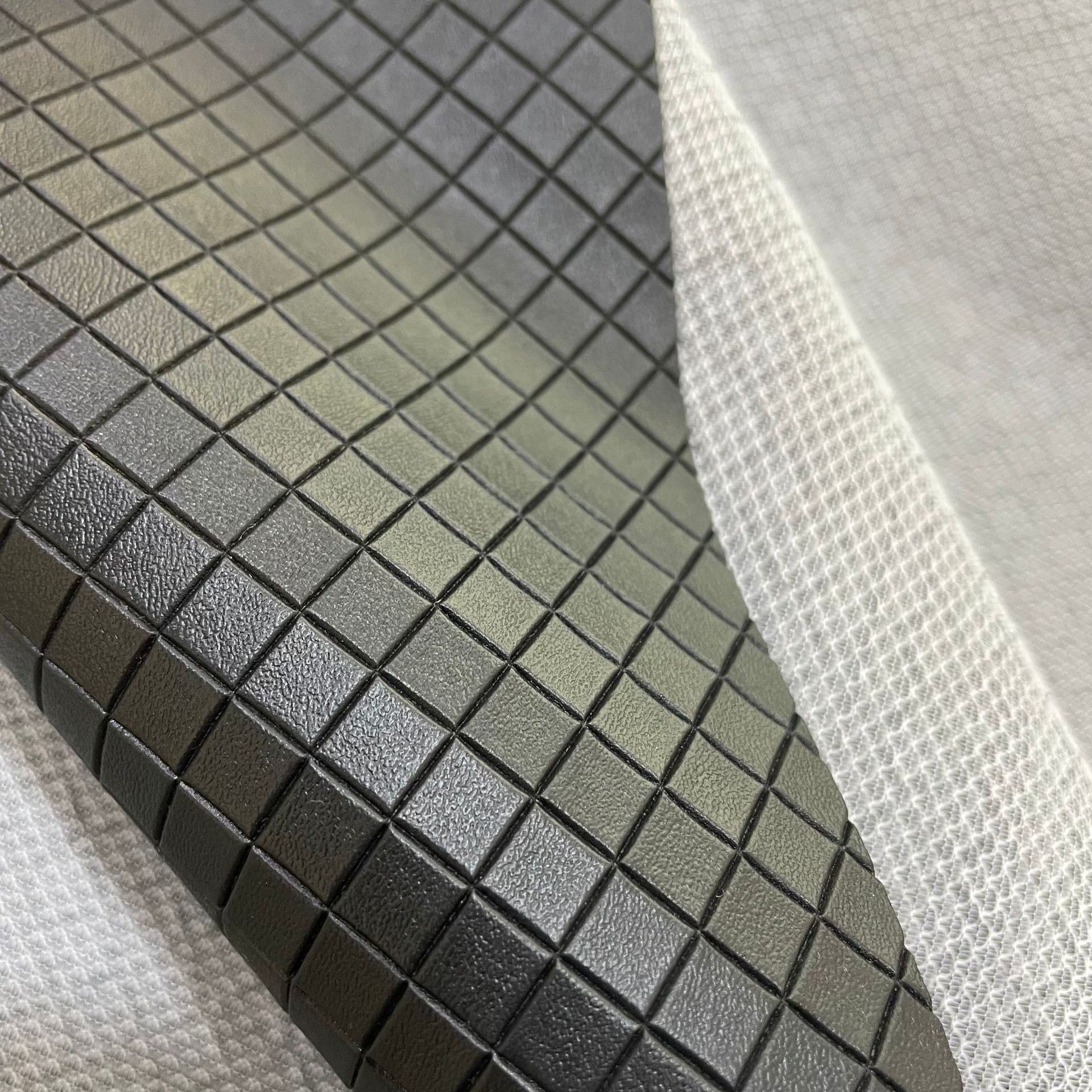 We are selling 1.6-meter-wide checkered patterned scratch-resistant fish-scale fabric for car and electric motorcycle seat covers in stock pic 4