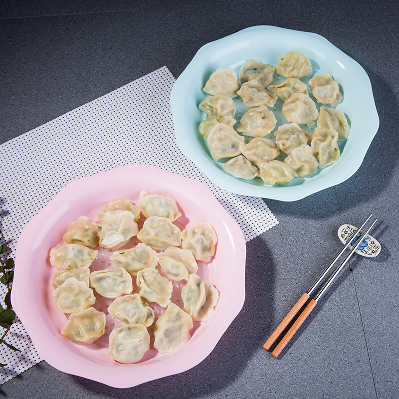 Двухъярусная битумовая тарелка на кухне с уксусом, веерная тарелка пельменей, фруктовая тарелка с соломой pic 17