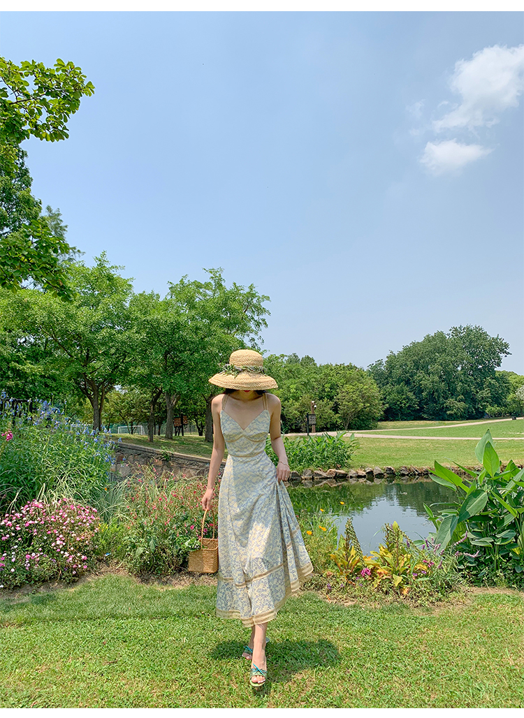 XIAOLI夜幕蕾丝A字V领吊带碎花连衣裙新款法式小众长裙子女夏详情6