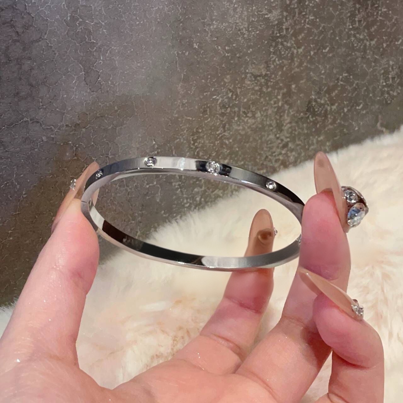 This light luxury and high-end bracelet, slightly studded with diamonds, is a fashionable and simple titanium steel bracelet that does not fade. It is a versatile accessory for couples pic 7