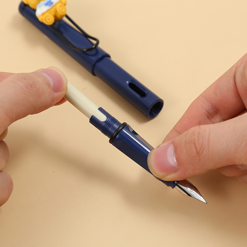 ZF2671Nandy Bear Pen for correcting posture and practicing calligraphy, with replaceable ink cartridges, is a special pen for boys and girls to write pic 12