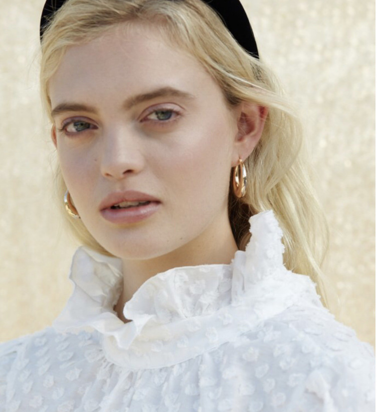 E135批发法式金属风 空心月牙形镂空耳环 18K金钛钢时髦气质复古详情8