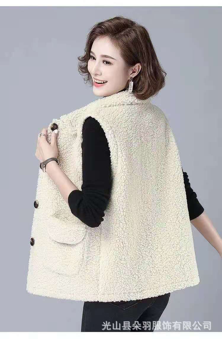New Spring and Autumn 2021 sheepskin vest for middle-aged mothers, a loose granular fleece vest and fashionable coat pic 4