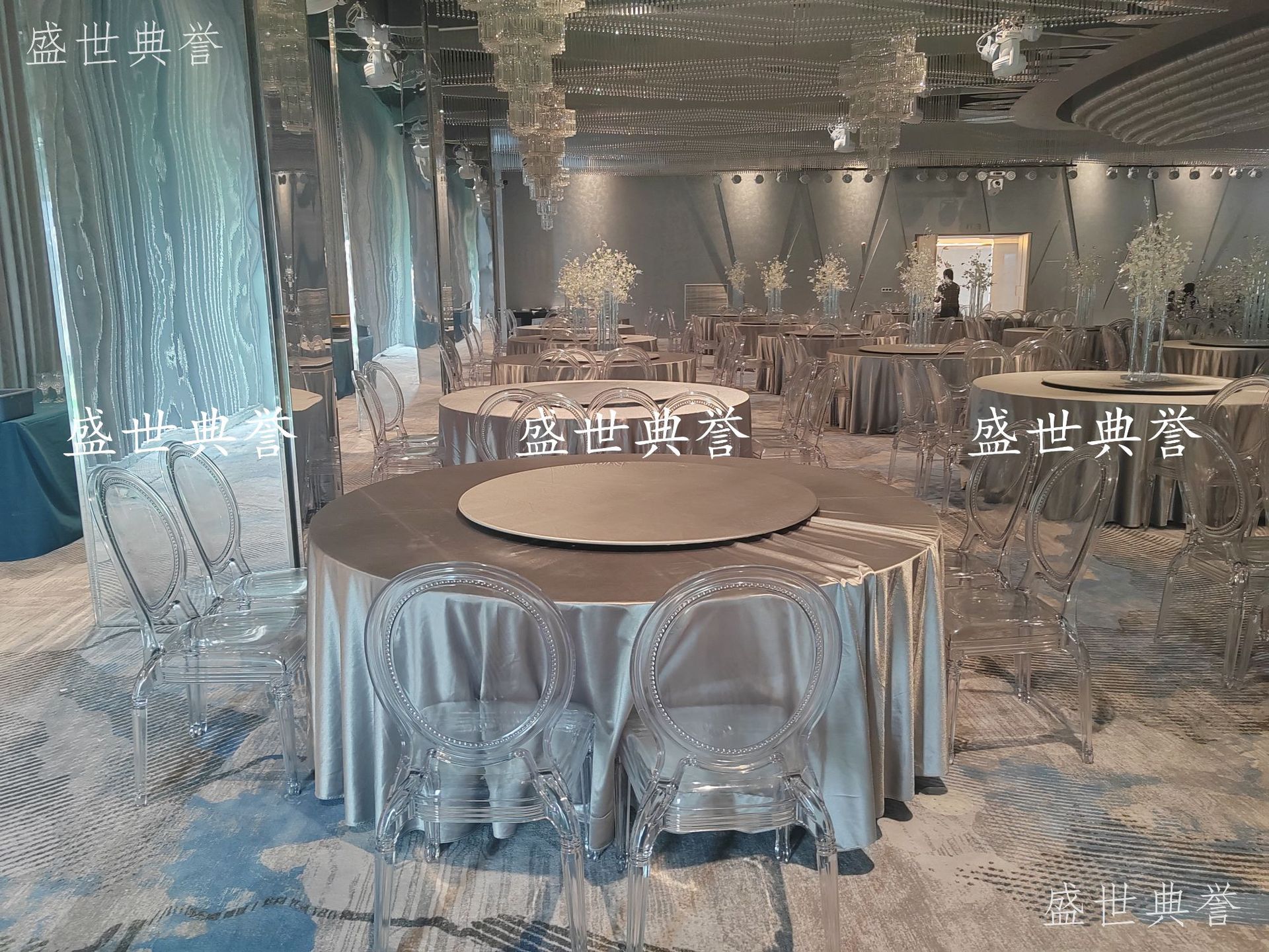 Xuancheng Banquet Center dining tables and chairs, hotel wedding banquet crystal chairs, theme wedding transparent princess chairs, one-piece round-back chairs pic 6