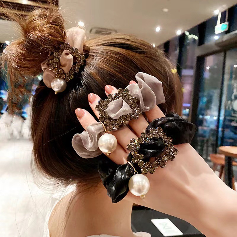 Korean-style organelle pearl large intestine hair tie for women in summer, ins French high-end ethereal chanel-style hair tie pic 4