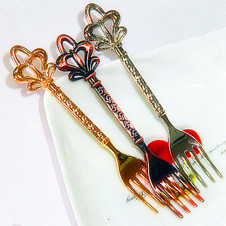 Retro crown fruit fork set in gold, silver and bronze colors, creative and fashionable 4-finger fork, retro fork, auspicious and lucky knot pic 5
