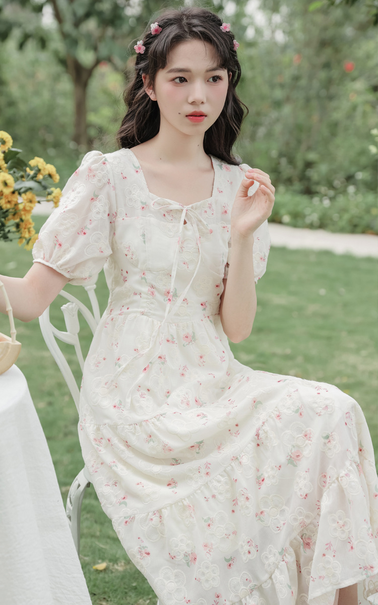 One-piece delivery 2024 Summer new French niche style floral print short-sleeved dress with sweet embroidery and printing pic 16