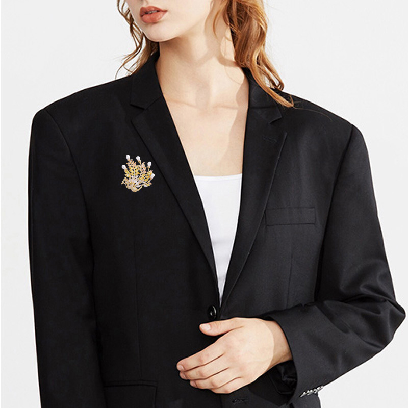 欧美时尚锆石孔雀胸针 奢华珍珠胸花 保色电镀丝巾别针衣服配饰品详情5